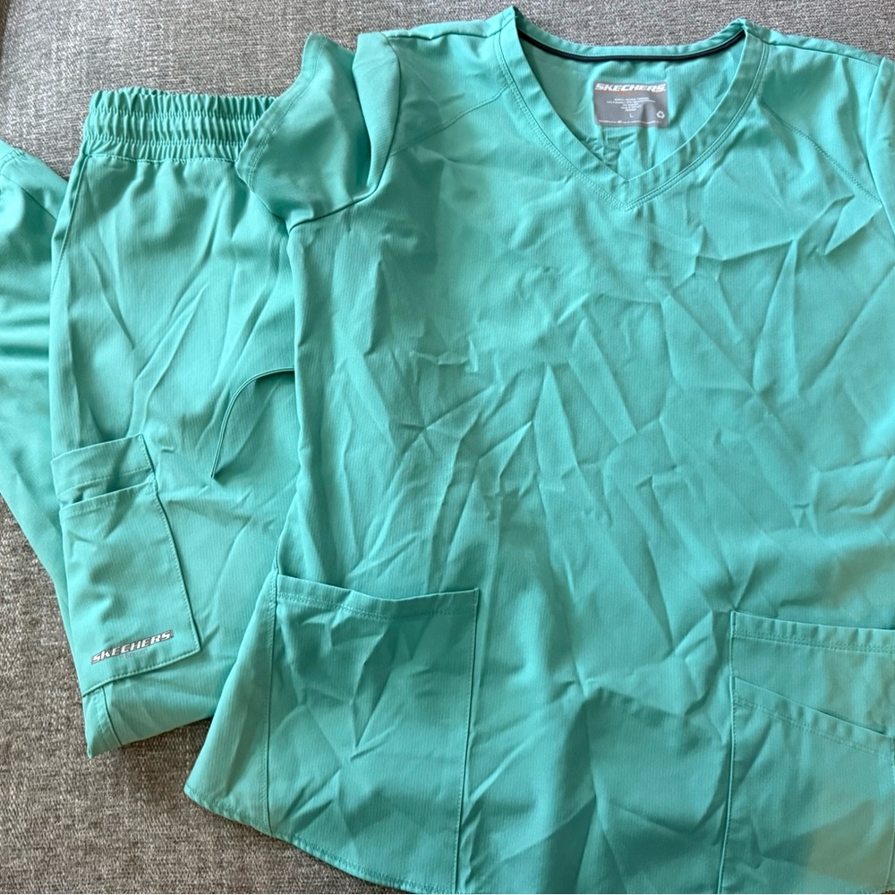 Skechers Mint Green V-Neck Scrub Top and Drawstring Pants